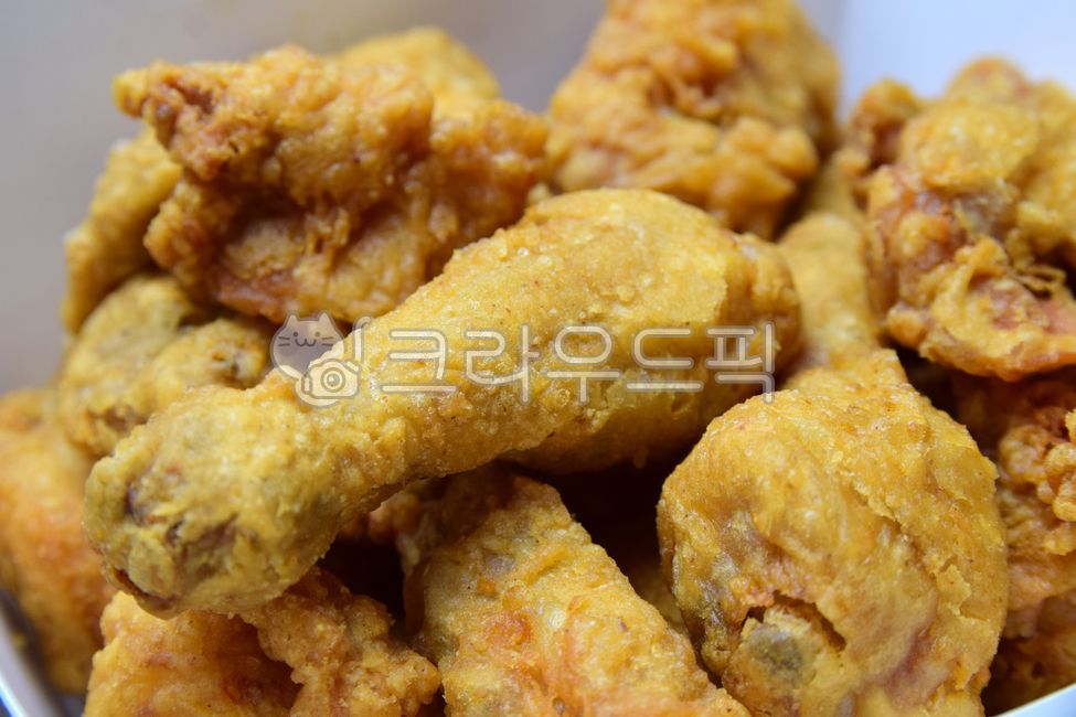 chicken,late night snack,crispy,fried food,snack,delicious,food,leg,protein,meat,whole chicken,cooking,chicken leg,fried chicken,delivery food