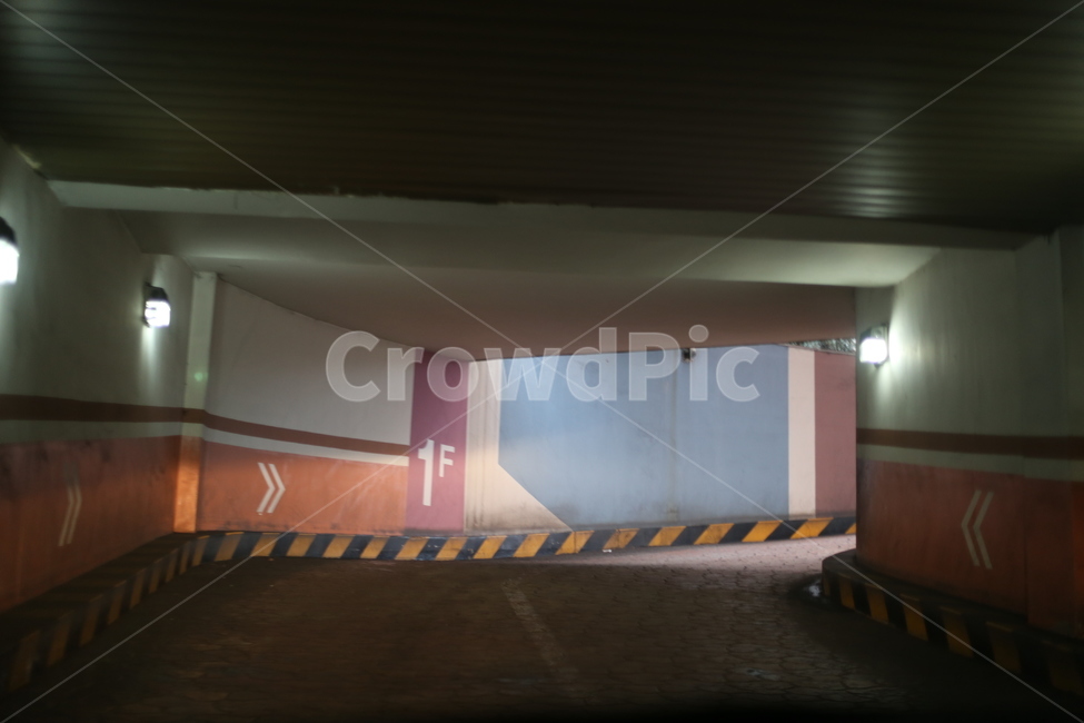 출구,지하,주차장,통로,출차,교통,교통수단,traffic,transportation