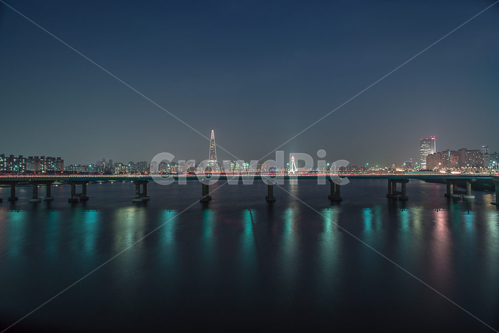광진교,롯데타워,밤,야경,한강,다리,도로,불빛,도시,궤적,night,nightview,river,bridge,city,교통,traffic,야경,밤,풍경,nightscape,night,landscape,한국도시풍경,한국도시경관,korea cityscape