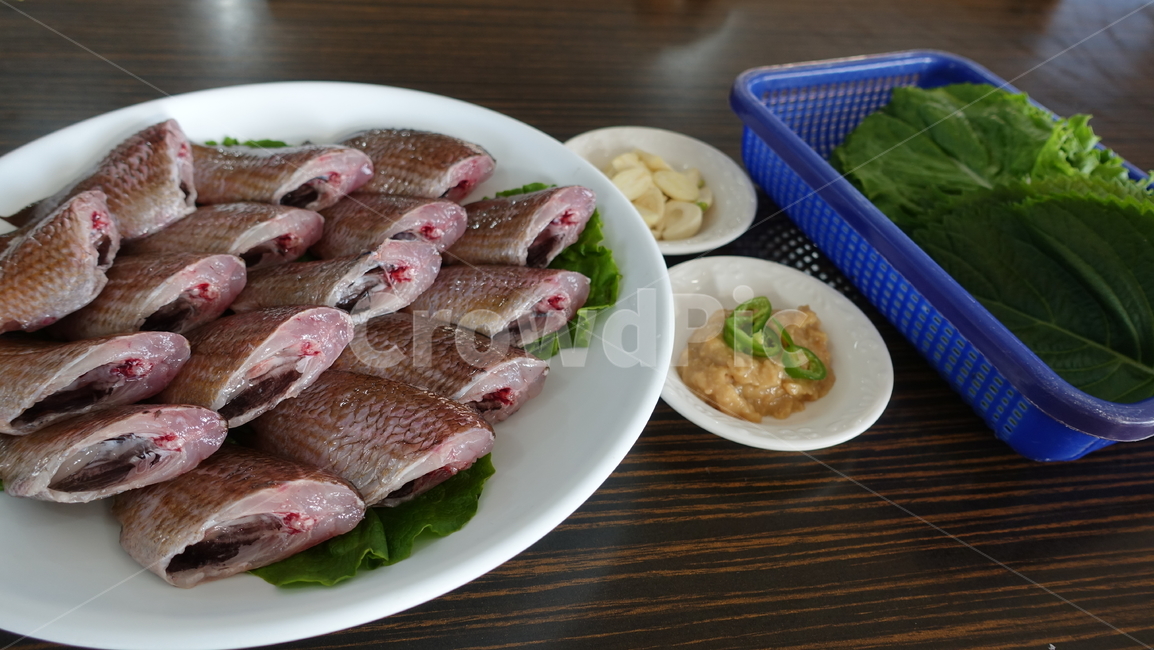 돔,자리돔,자리돔회,생선회,제주도음식,제주도,sashimi,음식,식사,food,meal,dish,쌈채소,깻잎,쌈,fish,한국음식,koreanfood