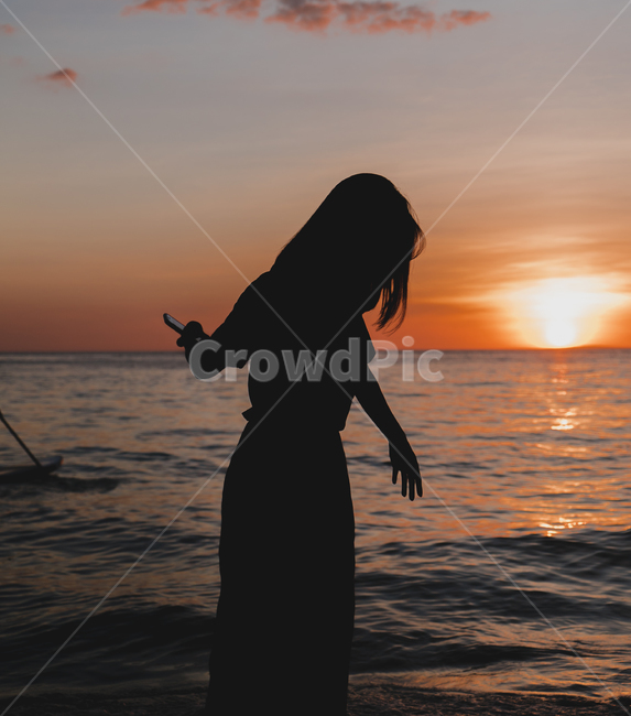 silhouette,실루엣,보라카이,일몰,황혼,붉은하늘,하늘,인간,자연,사람,사람,인물,인간,human,person,여성,여자,woman,female,lady,인물실루엣,사람실루엣,character silhouette,human silhouette