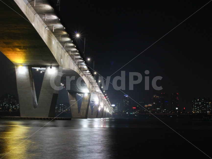 원효대교,야경,다리,도심,밤,한강,빛,도시,야간,빛과어둠,도시,풍경,city,landscape,야경,밤,nightscape,night,road,도로,freeway,고속 도로