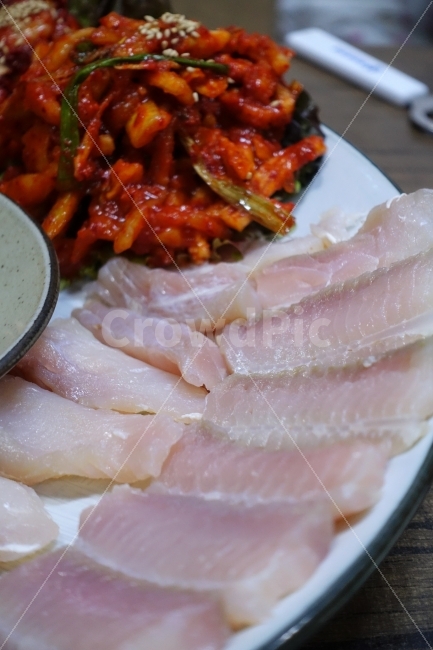 홍어,회,홍어삼합,삼합,요리,음식,홍어회,음식,식재료,요리,food,cook,meal,dishes,food reserves,수산물,해산물,fishery products,seafood,한식,한국음식,한국요리,korean food,korean dishes,korean meal,korean cook