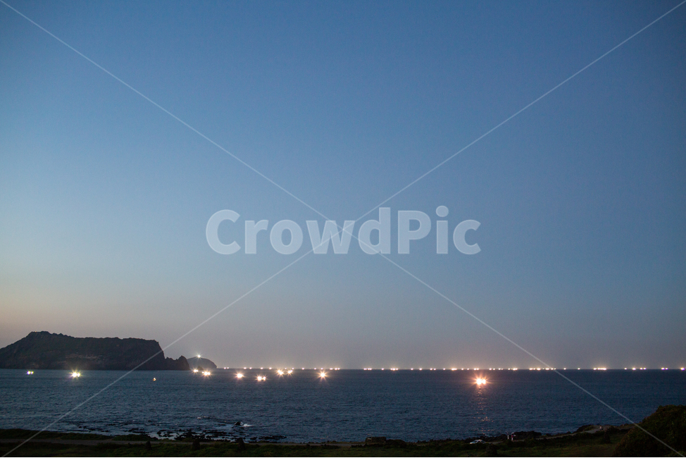 밤바다,제주바다,바다,고기잡이배,제주도푸른밤,푸른밤,제주도밤,노을,해질녘,바다야경,야경,성산일출봉,자연,풍경,nature,landscape,제주도,jeju,jeju island,야경,밤,nightscape,night