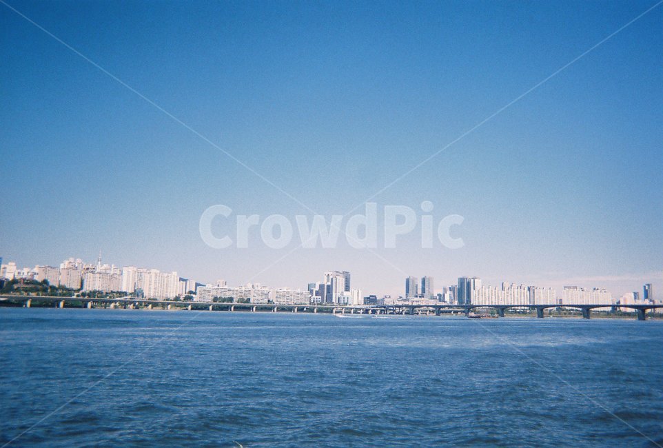 한강,여름,감성,아날로그,하늘,풍경,경치,도시,다리,river,파랑,파란,파랑색,파란하늘,느낌있는,sky,summer,색감,여의도,여의나루,blue,감성적인,건물,바탕,배경,서울,city,필름,차가운,낮,오후