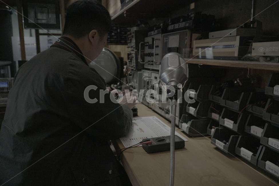 person,사람,human,인간,machine,레트로,산업,industry,industrial
