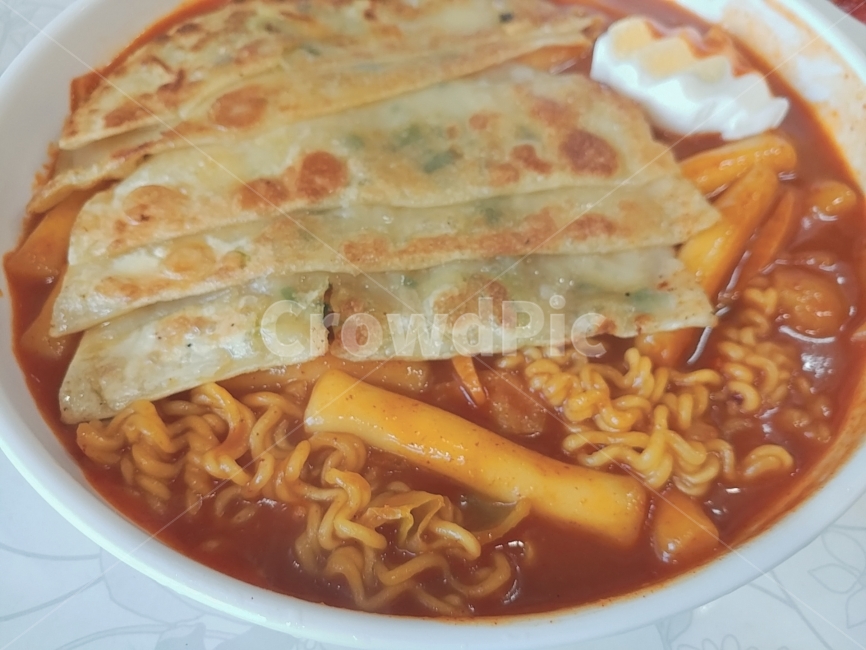 스페셜떡볶이,분식메뉴,떡볶이,납작만두,라볶이,매운떡볶이,매운라볶이,대구납작만두,음식,식재료,요리,food,cook,meal,dishes,food reserves,한식,한국음식,한국요리,korean food,korean dishes,korean meal,korean cook,디저트,간식,후식,dessert,snack
