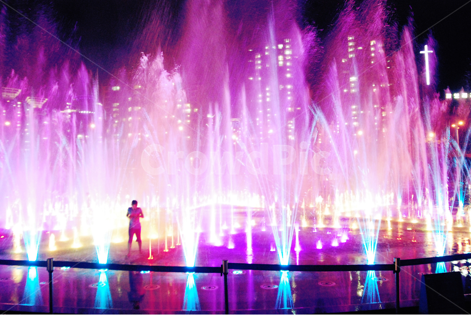 분수,fountain,water,children,play,purple,사람,인물,인간,human,person,어린이,어린아이,child,children,kid