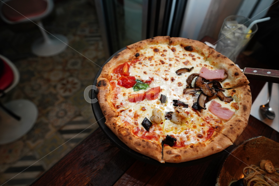 피자,pizza,핏자,먹거리,음식,이태리,서양식,빵,치즈,먹방,푸드,칼라,디너,데이트,도우,음식,식재료,요리,food,cook,meal,dishes,food reserves,양식,서양음식,서양요리,western food,western dishes,western meal,western cook