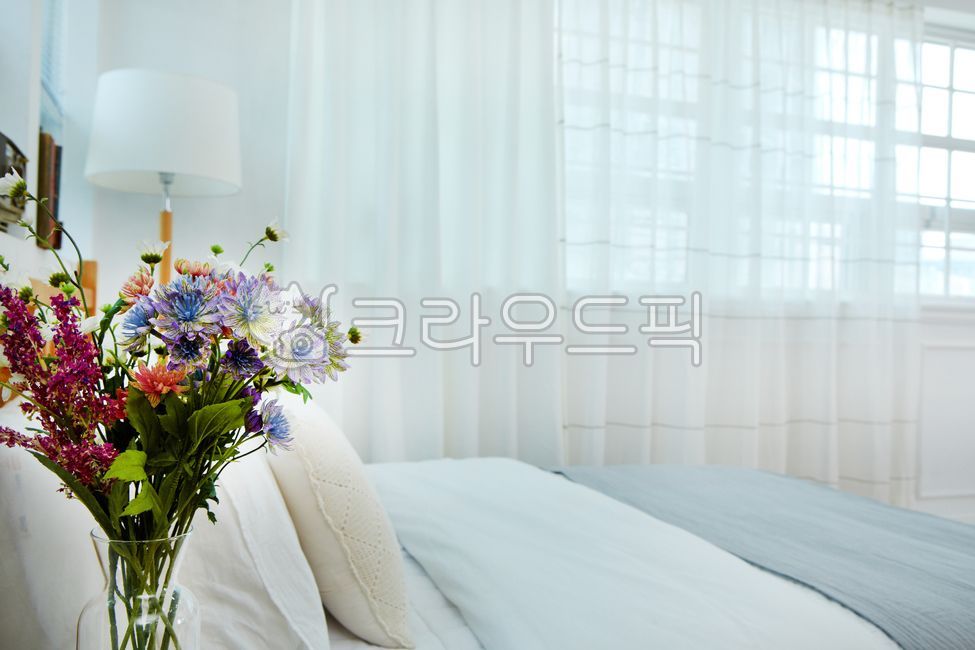 침대,원목침대,인테리어,이불,배게,커튼,창문,전등,램프,화초,화분,나무,원룸,바닥,거실,렌탈스튜디오,햇살,현대식건축,편안하다,안락한,bed,woodenbed,interior,bedding,pillow,curtain,window,light,lamp,room,studio,floor,livingroom,rentalstudio,sunshine,modernarchitecture,comfort,tree,인테리어디자인,인도어,bedroom,interiordesign,indoors,실내,옥내,방,침실,plant,식물,blossom,flower,꽃,flowerarrangement,꽃꽂이,flowerbouquet,꽃부케,인테리어,실내디자인,interior design