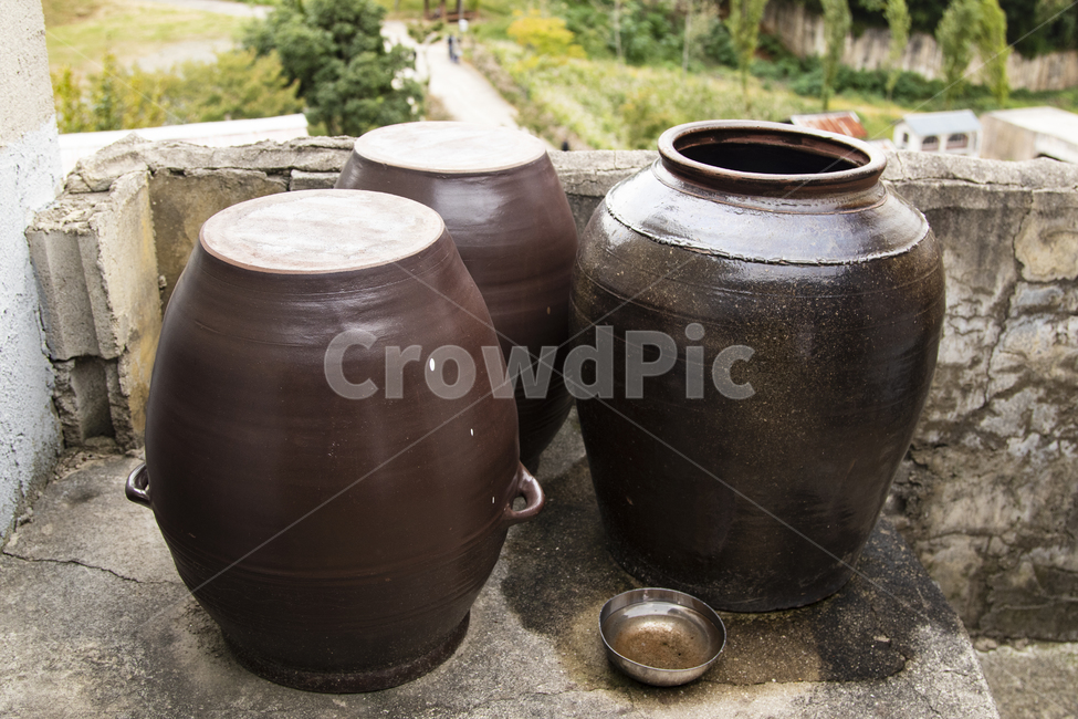 장독대,달동네,장독,옛날집,양념통,골목길,시골,김치,한국전통,한국문화,korean traditional,korean culture,사물,물건,오브젝트,thing,object,matter