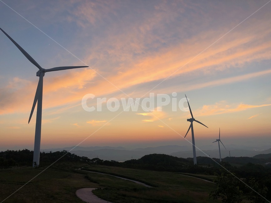 풍력발전소,풍력,노을,하늘,sunset,아름다움,모터,광활함,motor,windturbine,sky,여백,turbine,터빈,구름,에너지산업,energy industry,engine,엔진,machine,기계,wind turbine,풍력 터빈