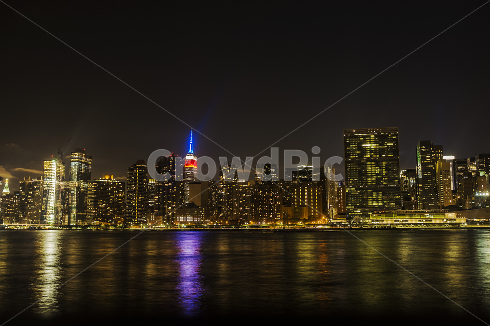 건물,officebuilding,사무실건물,조명,뉴욕,지평선,야경,강,밤,미국,빛,불빛,newyork,buildings,night