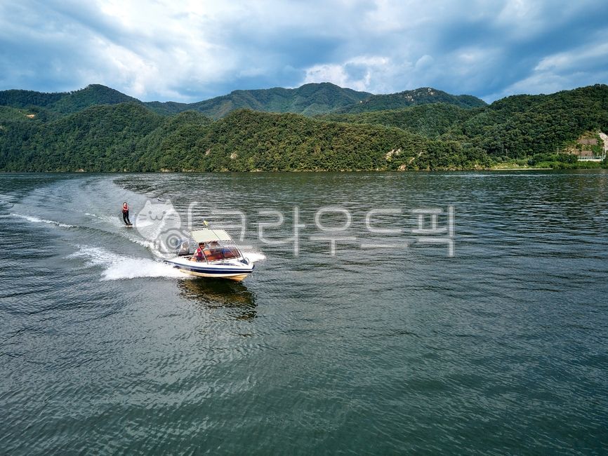 water sports,Gapyeonggun,surfing,sight,action,surf,spray,aerial photography,aerialdrone,recreation,Bukhan River,waterstorm,korea,person,water skiing,leisure activities,motorboat,work out,outdoor exercise,leisure sports,summerholiday,watersports,exercise,s