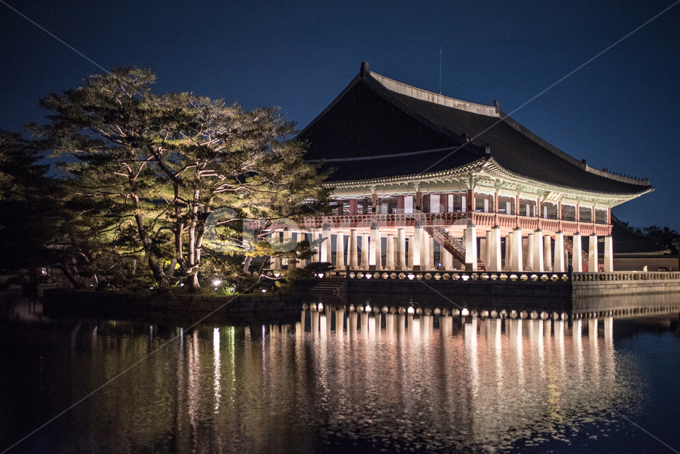 반영,야경,한옥,architecture,건축물,building,건물,풍경,landscape,연못,pond,야경,밤,풍경,nightscape,night,landscape,한국전통,한국문화,korean traditional,korean culture,랜드마크,landmark,tourist attraction,한국랜드마크,한국관광지,한국명소,korea landmark,korea tourist attraction