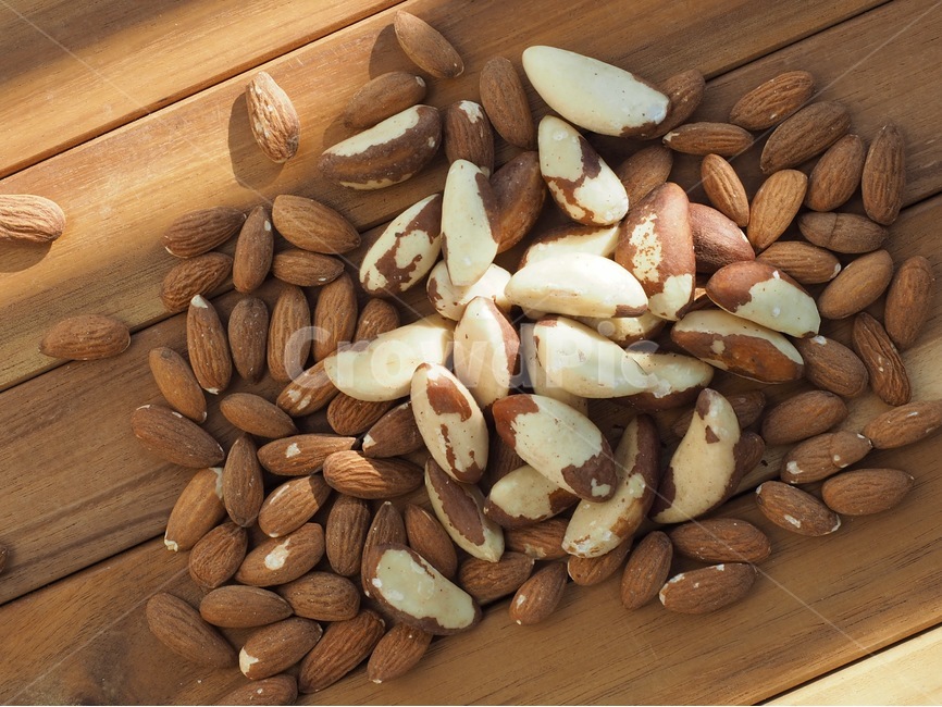 almond,brown,nut,food,brazil nuts,nuts,wellbeing,organic,brazilnut