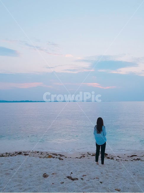 여성,바다,푸른,뒷모습,여자,파도,sea,woman,summer,해변,사람,person,감성,제주도,jeju,물결,쓸쓸함,구름,노을,인물