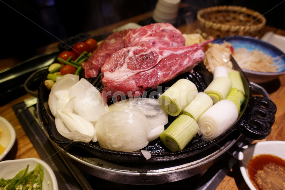 양파,대파,양고기,양갈비,화로,방울토마토,마늘쫑,북해도식,일본음식,음식,식재료,요리,food,cook,meal,dishes,food reserves,육류,고기,meat