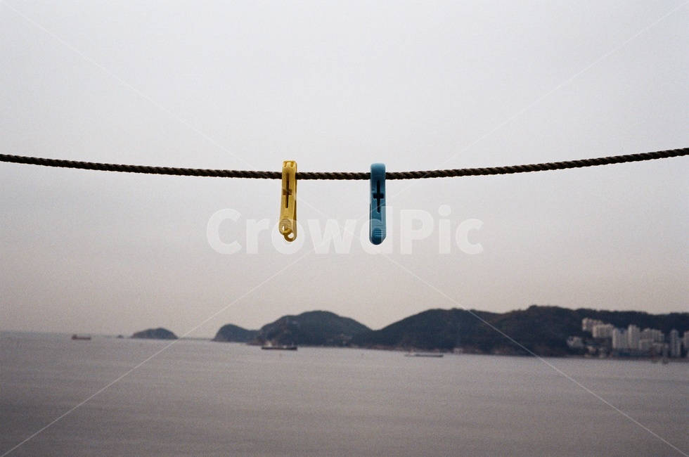 바다,커플,부산,영도,섬,흐림,비,빨래,찝게,감성,sensible,feeling,사물,물건,오브젝트,thing,object,matter