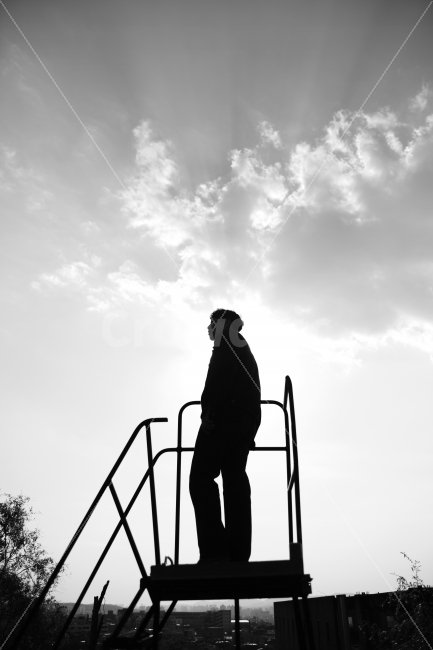 서울,중구,용마랜드,흑백,흑백사진,역광,역광사진,모노크롬,사진,포토,photo,photography,photographer,구름,하늘,푸른하늘,푸른구름,실루엣,이쁜구름,예쁜구름,지인,지인모델,모델,감성,감성사진,분위기,분위기깡패,스냅,snap,snapshot,snapphoto,스냅사진,스냅포토,옥상,사람,인물,인간,human,person,남성,남자,man,male,인물실루엣,사람실루엣,character silhouette,human silhouette,고독함,외로움,쓸쓸함,우울함,슬픔,lonely,solitary,흑백,모노톤,monochrome,black and white,handrail,난간,banister,railing,silhouette