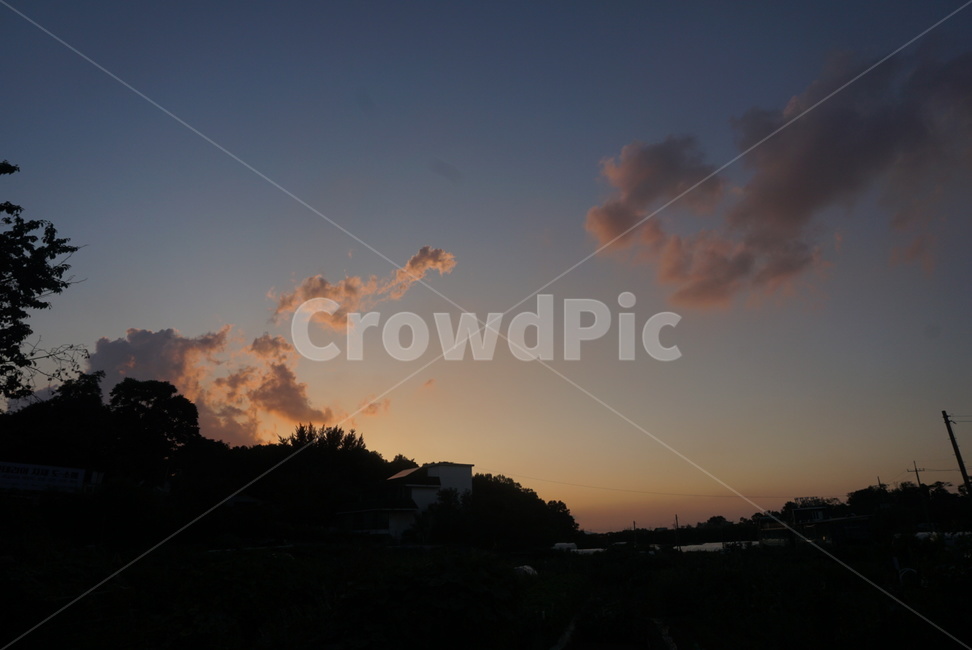 노을,여름하늘,하늘풍경,저녁노을,저녁하늘,구름모양,자연,뭉개구름,구름조각,구름,하늘,해질녘