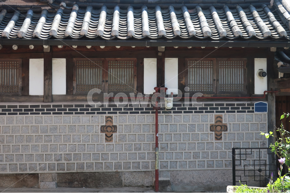 전통,빈티지,한옥,북촌,서울,한국,대한민국,집,디자인,창문,창호,건축,건축물,동양,문화,스타일,목재,주택,기와,지붕,처마,돌담,고풍,보존,보호,남산골,구조,전통미,가옥,한국전통,한국문화,korean traditional,korean culture,건축물,건물외관,exterior,building,structure,architecture,construction
