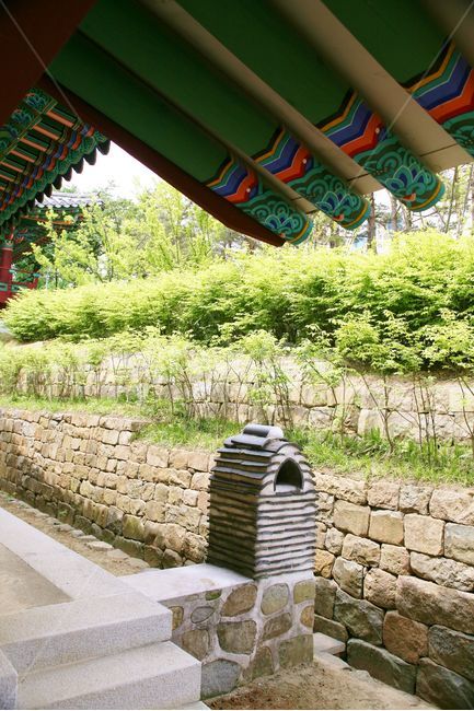 굴뚝,단청,뒷뜰,고간축,석축,한국의미