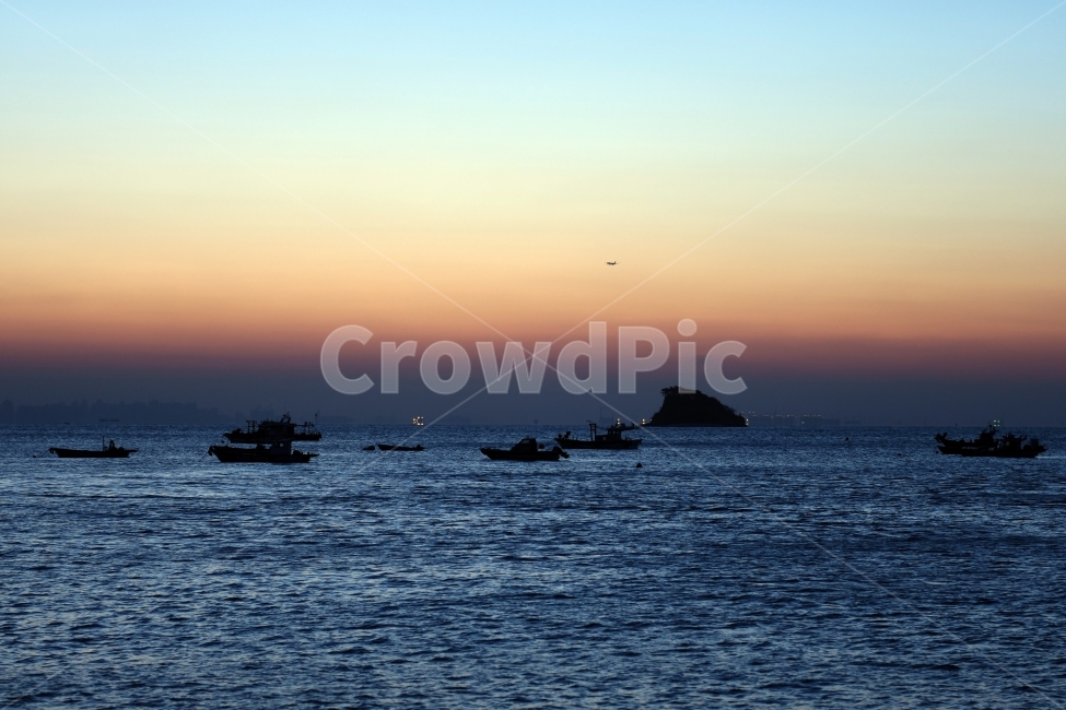 일출,자연,바다,태양,해,풍경,해변,배,sea,풍경사진,감성사진,자연,풍경,nature,landscape,한국자연풍경,한국자연경관,korea nature landscape,산업,industry,industrial,어업,fishery,fishing industry,교통,교통수단,traffic,transportation,vehicle,차량,boat,보트,outdoors,옥외