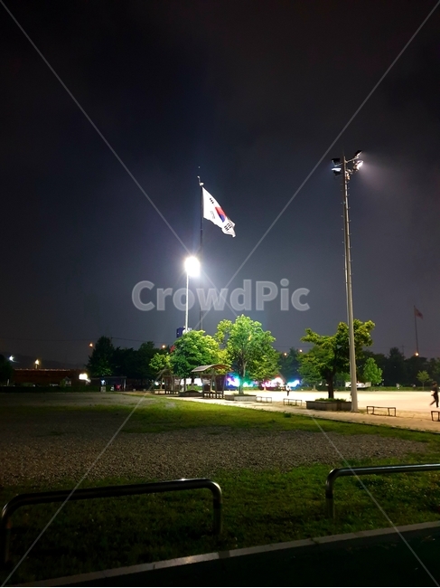 태극기,공원,야경,조명,밤하늘