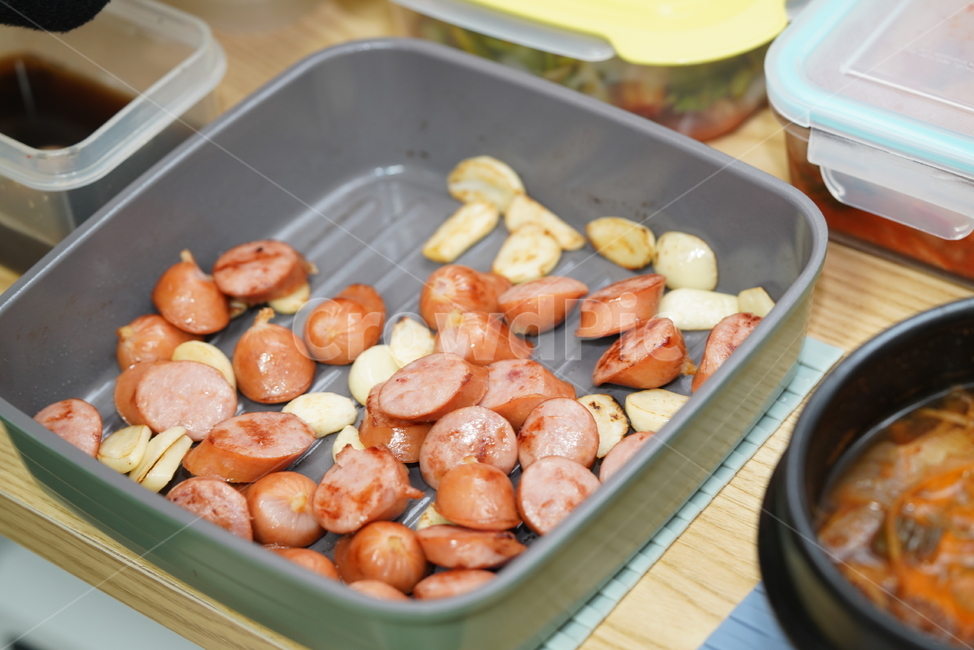 소세지,햄,반찬,음식,food,요리,먹거리,간식,술안주,팬,마늘,식사,음식,식재료,요리,food,cook,meal,dishes,food reserves