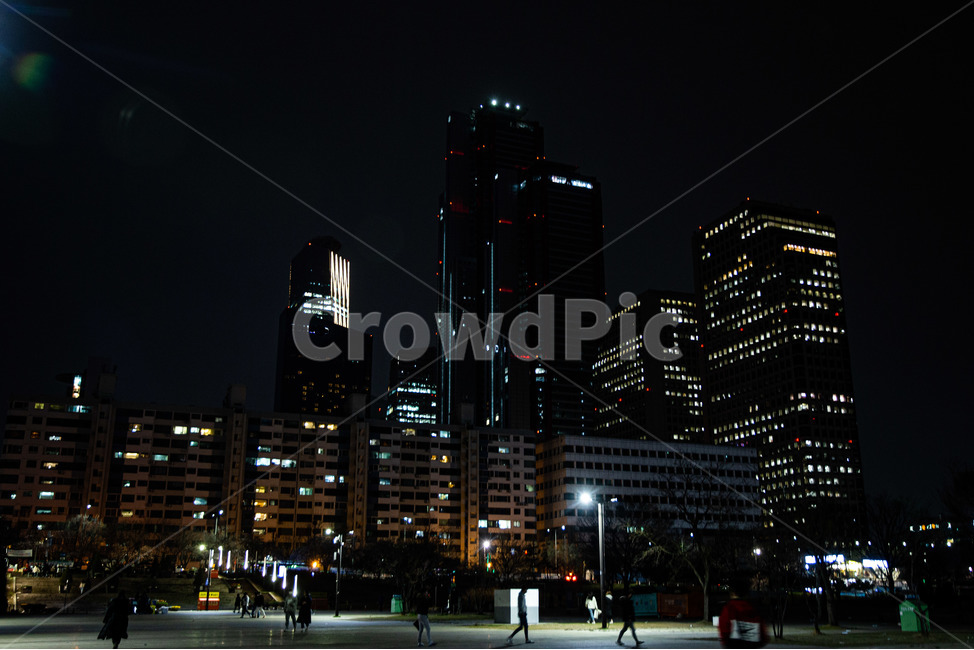 nightviewinspring,yeouidohangangpark,yeouidobuildings,봄,야경,한강공원,여의도빌딩,빌딩,city,시티,town,도시,urban,어반,downtown,도심,building,건물,human,인간,person,사람