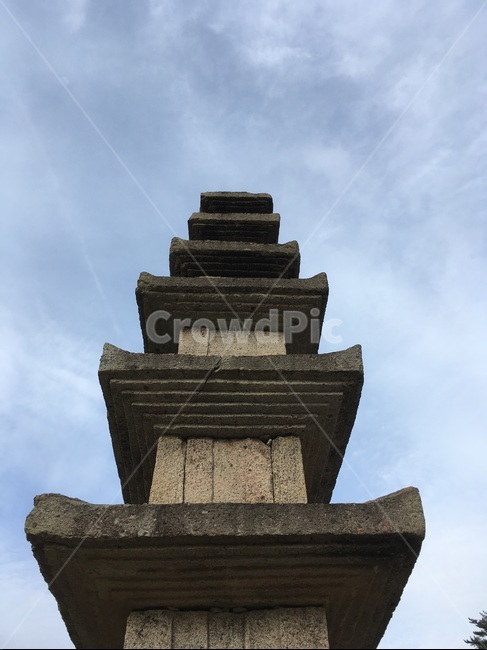 문화재,한국,석탑,하늘,수직,수직적,구도,전통,역사,한국전통,한국문화,korean traditional,korean culture,조각상,동상,석상,조형물,statue,bronze statue,stone statue,종교,신앙,religion,belief,faith,건축물,건물외관,exterior,building,structure,architecture,construction