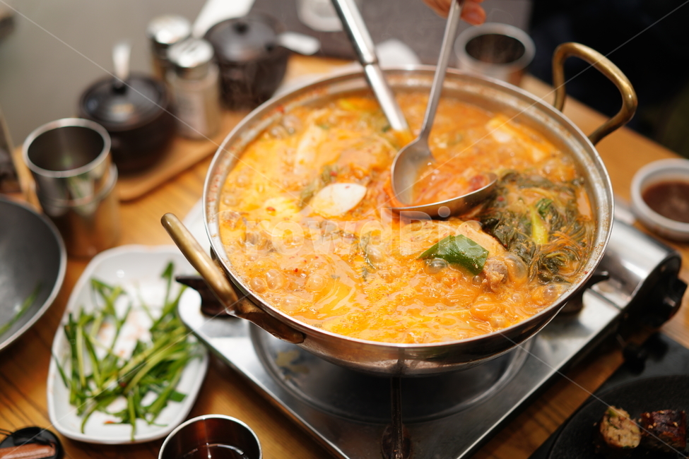 해장국,한식,국물요리,국물,음식,먹방,안주,뼈해장국,고기,육식,육류,돼지,먹거리,푸드,식사,음식,식재료,요리,food,cook,meal,dishes,food reserves,한식,한국음식,한국요리,korean food,korean dishes,korean meal,korean cook