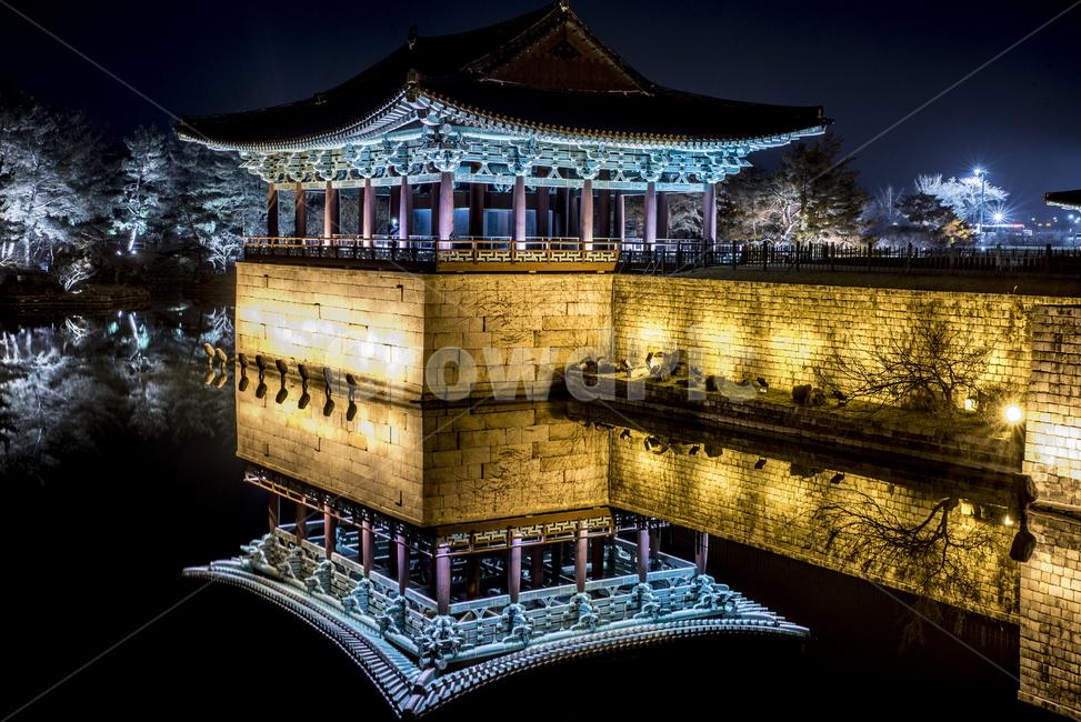 경주,건축물,한옥,기와,야경,야경,밤,풍경,nightscape,night,landscape,랜드마크,landmark,tourist attraction,한국랜드마크,한국관광지,한국명소,korea landmark,korea tourist attraction