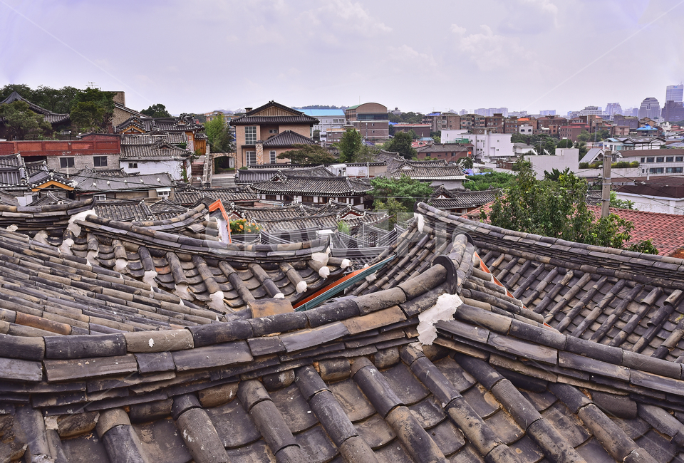 한국전통,북촌,한옥마을,기와집,마을,패턴,문화유산,전통문화,traditional,bukchonhanokvillage,village,town,traditionalkoreanvillage,korean,pattern,roof,지붕,기와지붕,vintage,빈티지,오래된,올드,낡은,old,역사,history,배경,바탕,백그라운드,한국전통,한국문화,korean traditional,korean culture