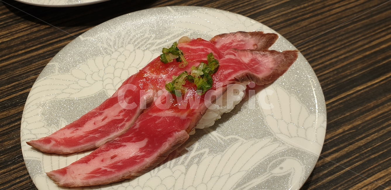 소고기,초밥,스시,생고기,점심,회전초밥집,와규,요리,푸드,food,sushi,beefsushi,raw,음식,식재료,요리,food,cook,meal,dishes,food reserves,일식,일본음식,일본요리,Japanese food,Japanese dishes,Japanese meal,Japanese cook