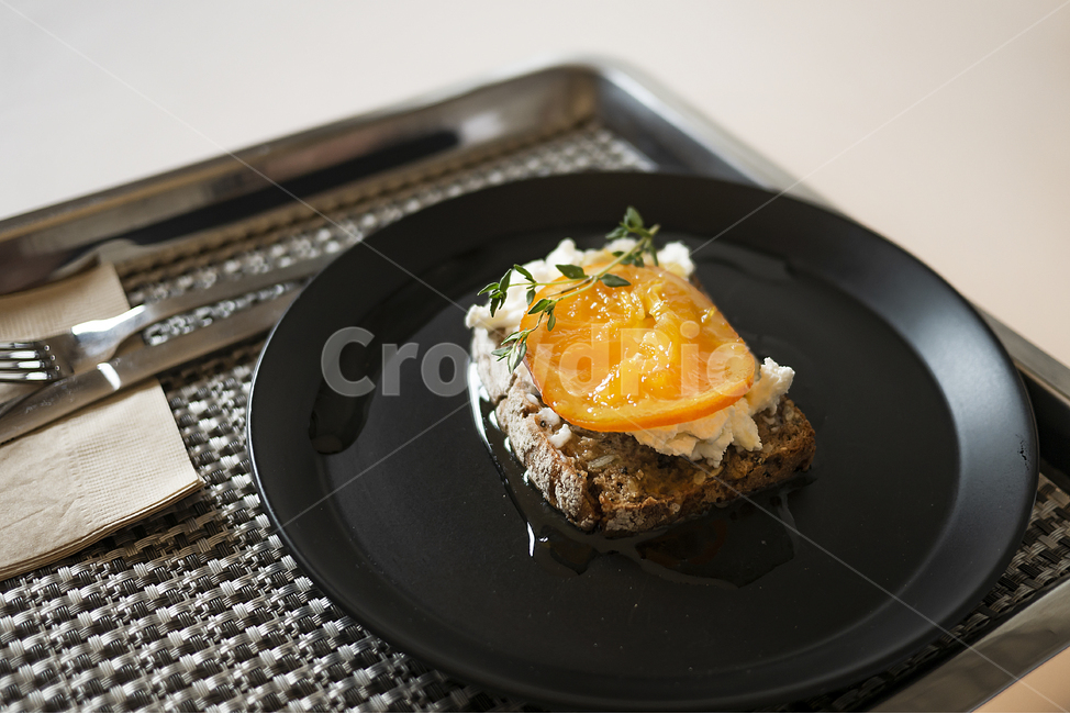 디저트,빵,토스트,오렌지,간식,로즈마리,리코타,치즈,리코타치즈,데코레이션,푸드,음식,cafe,카페,플레이팅,검정접시,접시,맛있는,예쁜,toast,orange,음식,식재료,요리,food,cook,meal,dishes,food reserves,디저트,간식,후식,dessert,snack
