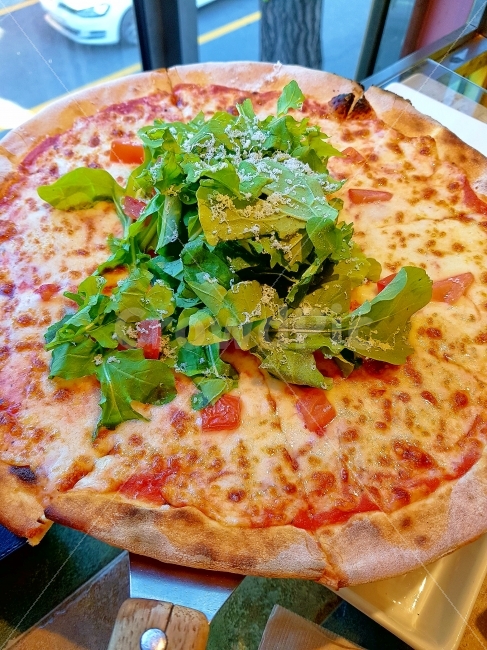 음식,피자,핏자,루꼴라,치즈,맛있는,군침도는,푸드,이탈리아,이태리,식사,한끼,italia,pizza,food,delicious,cheese,tasty,배경,background,백그라운드,화덕,채소,건강한,vegetable,healthy,생활,음식,식재료,요리,food,cook,meal,dishes,food reserves,빵,bread,양식,서양음식,서양요리,western food,western dishes,western meal,western cook