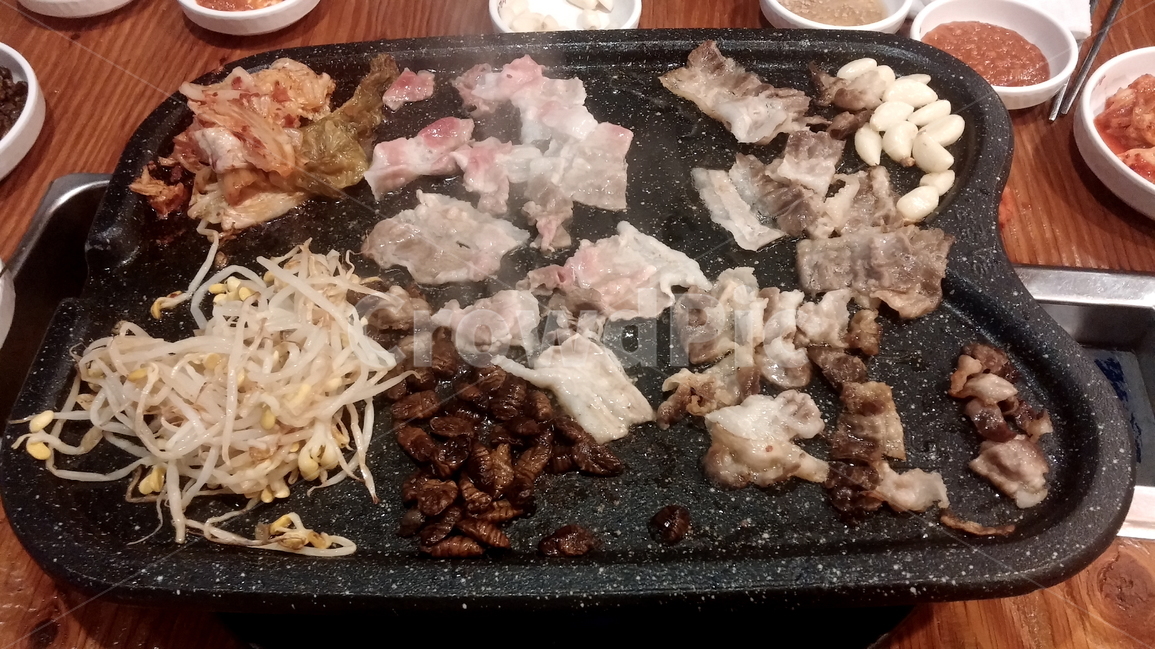 음식,대패삼겹살,철판,번데기,콩나물,구이,음식,식재료,요리,food,cook,meal,dishes,food reserves,육류,고기,meat,한식,한국음식,한국요리,korean food,korean dishes,korean meal,korean cook