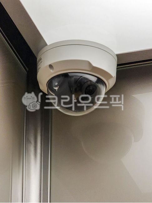 cctv,감시,감시카메라,시스템,렌즈,보안카메라,모니터링,사생활보호,안전,위험,관찰,보안,경비,카메라,장비,보호,기록,기술,도시,모니터,범죄,도시생활,실내