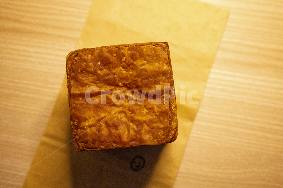 background,bread,brown,closeup,delicious,dessert,dinner,food,fresh,gourmet,healthy,homemade,isolated,lunch,meal,nutrition,snack,sweet,yellow,빵,디저트,식빵,달콤,달달