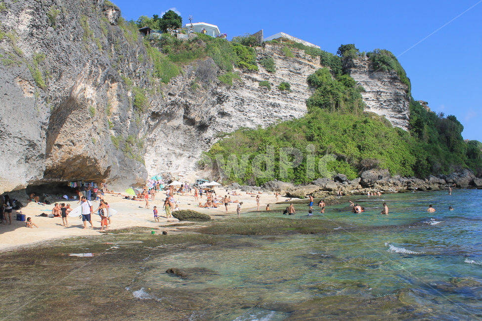 인도네시아,발리,술루반,해변,바다,하늘,푸른하늘,indonesia,bali,beach,balibeach,sky,blue,bluesky,nature,자연,shoreline,해안선,sea,ocean,대양,사람,인간,human,promontory,곶,자연,풍경,nature,landscape,해변,바다,beach,sea,세계자연풍경,해외자연풍경,외국자연풍경,world nature landscape,water,물,outdoors,옥외,coast,연안,land,땅