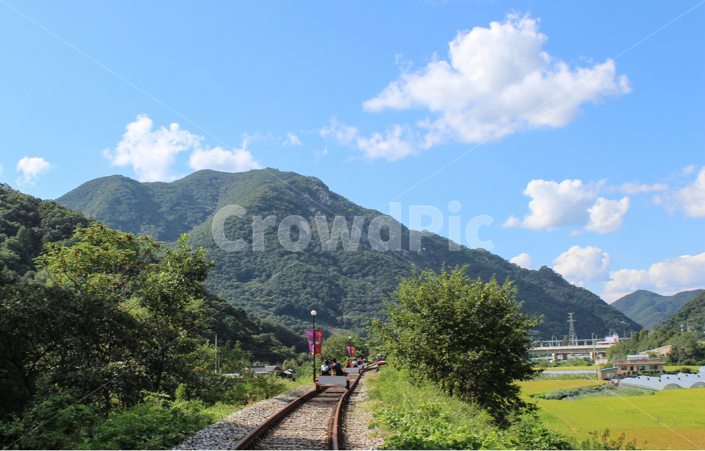 구름,레일바이크,하늘,나무,평화,파란,season,평화로운,railbike,background,사람없음,배경