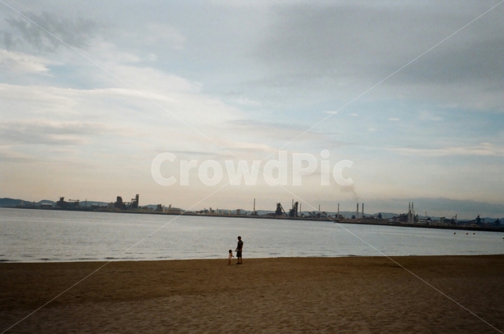 하늘,바다,부자,아빠와아들,해변,필름,필름사진,필름카메라,자연,풍경,nature,landscape,해변,바다,beach,sea,사람,인물,인간,human,person,가족,패밀리,family,outdoors,옥외