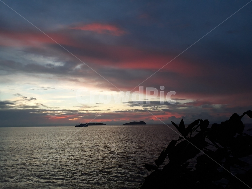 바다,노을,하늘,자연,아름다움,자연,풍경,nature,landscape,outdoors,옥외,sky,sunset,일몰,dusk,황혼,dawn,새벽,red sky,붉은 하늘