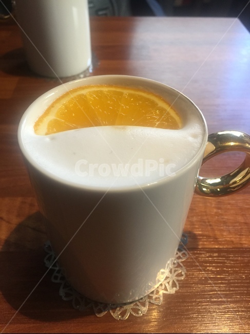 텐저린,우유,달달함,커피,하얀색,오렌지,귤,cup,컵,coffeecup,커피컵,milk,drink,마실것,커피,카페,coffee,cafe