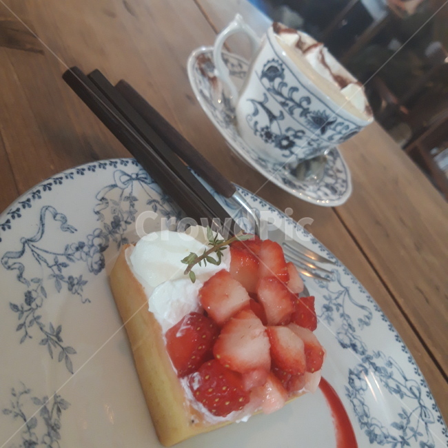 카페,커피,케이크,딸기케이크,커피잔,플레이팅,coffee,cafe,cake,strawberrycake,plating,coffeecup,coffeecake