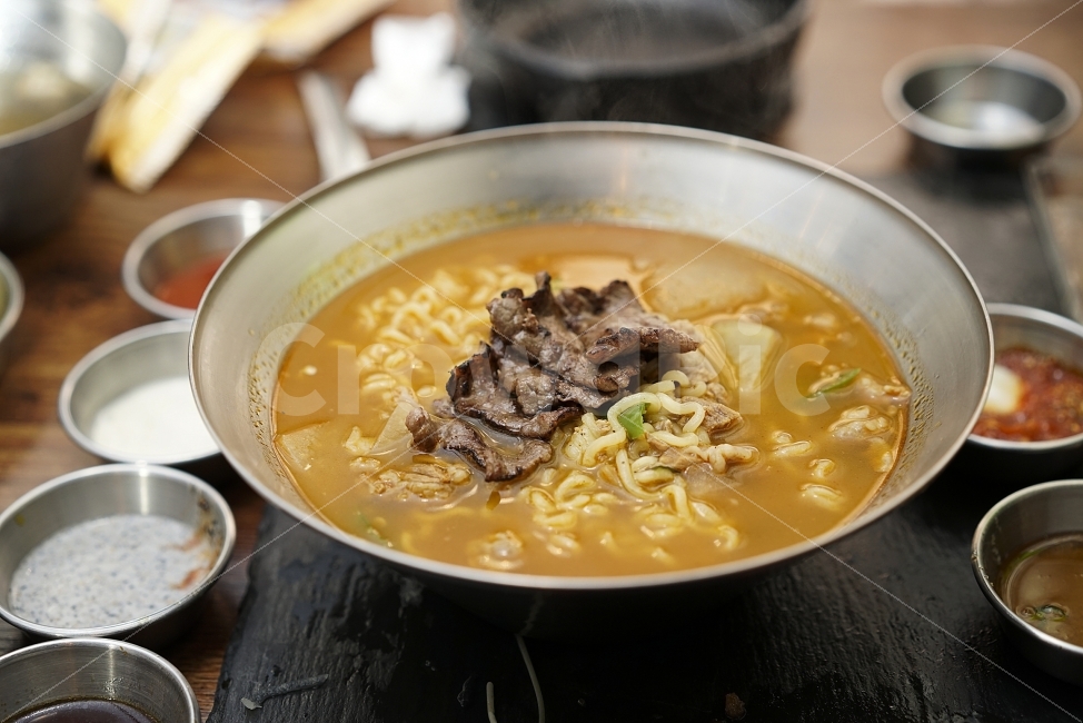 라면,한우,한우라면,국물,간식,야식,해장,고기,국물요리,사발,저녁,식사,푸짐,담백,음식,식재료,요리,food,cook,meal,dishes,food reserves,면류,면요리,noodles,한식,한국음식,한국요리,korean food,korean dishes,korean meal,korean cook