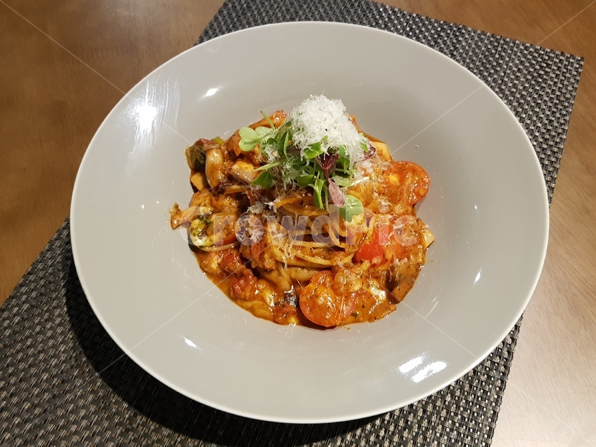 파스타,회색접시,토마토파스타,스파게티니,새우파스타,gray,접시,dish,plate,음식,식재료,요리,food,cook,meal,dishes,food reserves,면류,면요리,noodles,양식,서양음식,서양요리,western food,western dishes,western meal,western cook