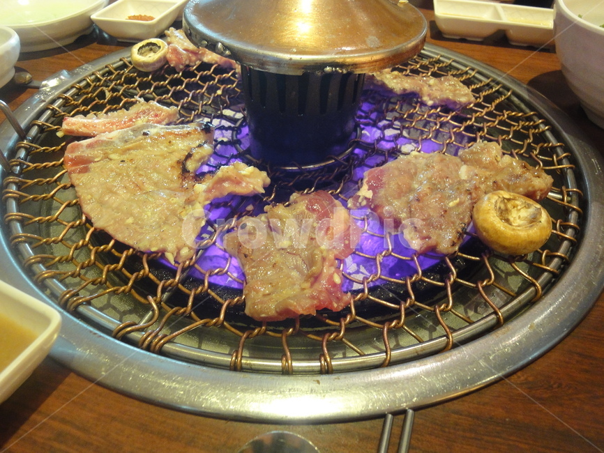 음식,마늘,돼지갈비,버섯,불판,food,garlic,hotplate,ribsofpork,음식,식재료,요리,food,cook,meal,dishes,food reserves,육류,고기,meat,한식,한국음식,한국요리,korean food,korean dishes,korean meal,korean cook